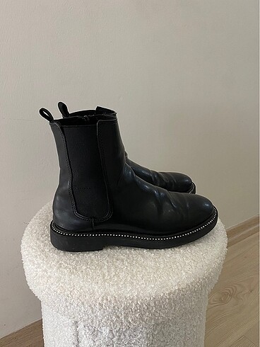 Zara 34 numara taşlı bot