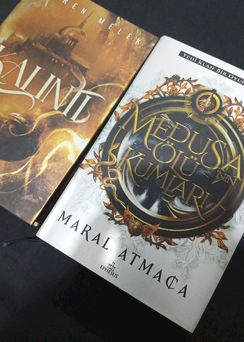 Medusa'nın Ölü Kumları ve Kalıntı kitabı.