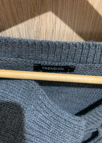 Trendyol & Milla Gri V Yaka Delikli Triko Kadın Kazak