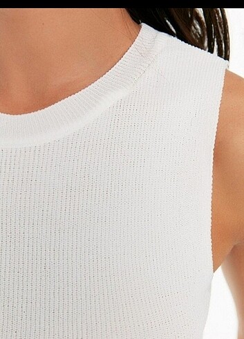 Trendyol & Milla Ekru Bisiklet Yaka Crop Triko Bluz