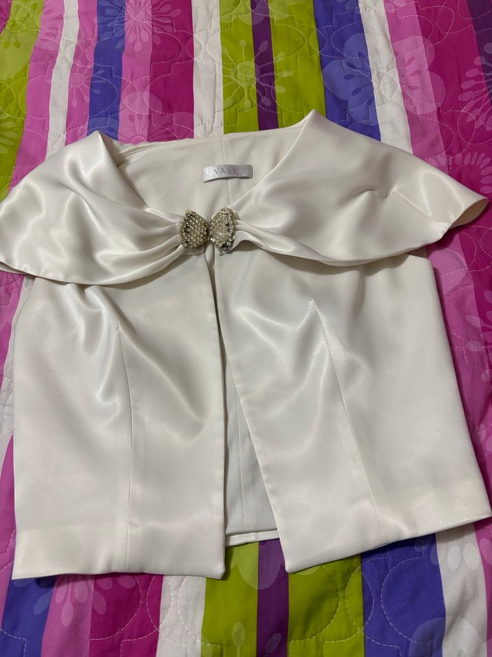 Beyaz Saten Bolero. - Görsel 2