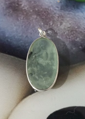 gümüş çerçeveli doğal pirinayt taşlı kolye - Görsel 3