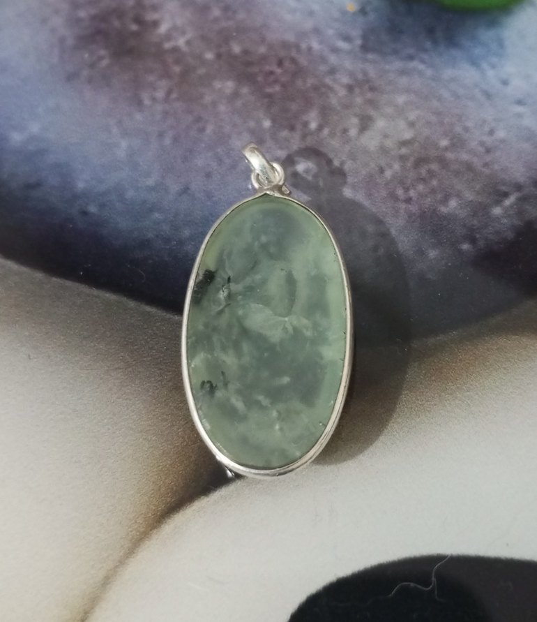 gümüş çerçeveli doğal pirinayt taşlı kolye - Görsel 3