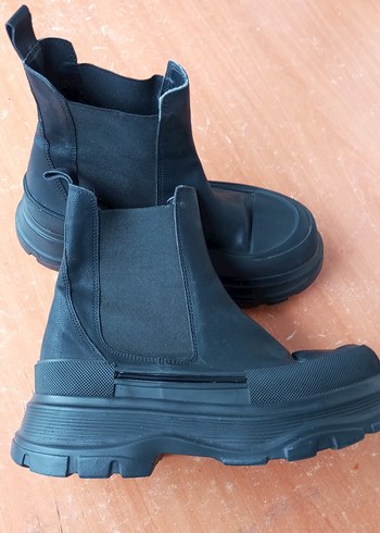 Kadın Siyah Platform Topuklu Kauçuk Bot - Görsel 2