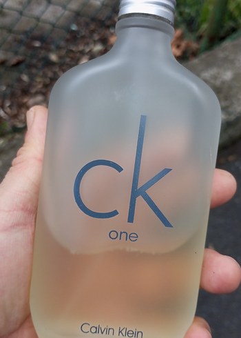 Calvin Klein Erkek Parfümü Gri Minimalist - Görsel 2