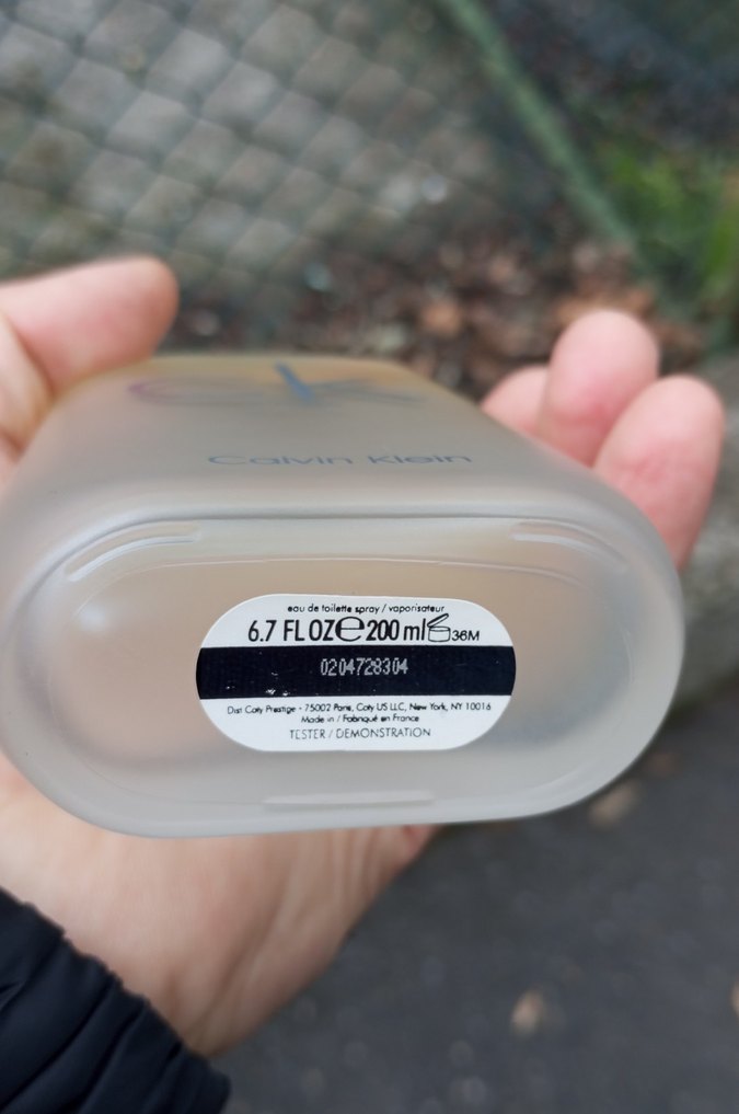 Calvin Klein Erkek Parfümü Gri Minimalist - Görsel 4