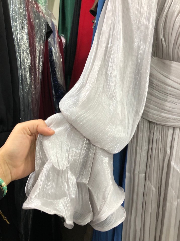 Yüksek Yakalı Gri Uzun Drapeli Abiye Elbise - Görsel 4