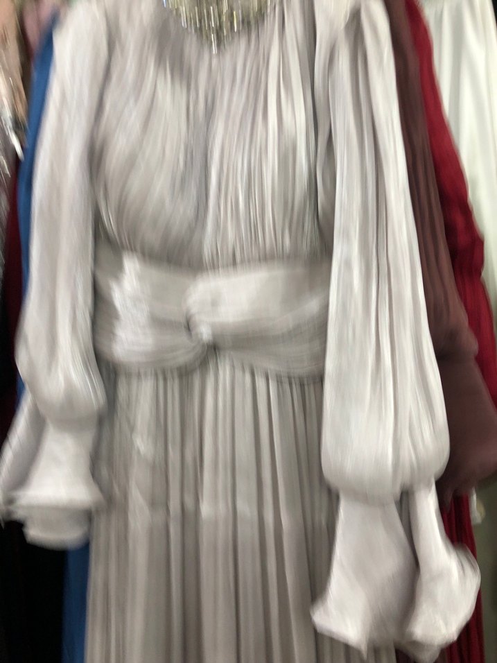 Yüksek Yakalı Gri Uzun Drapeli Abiye Elbise - Görsel 2