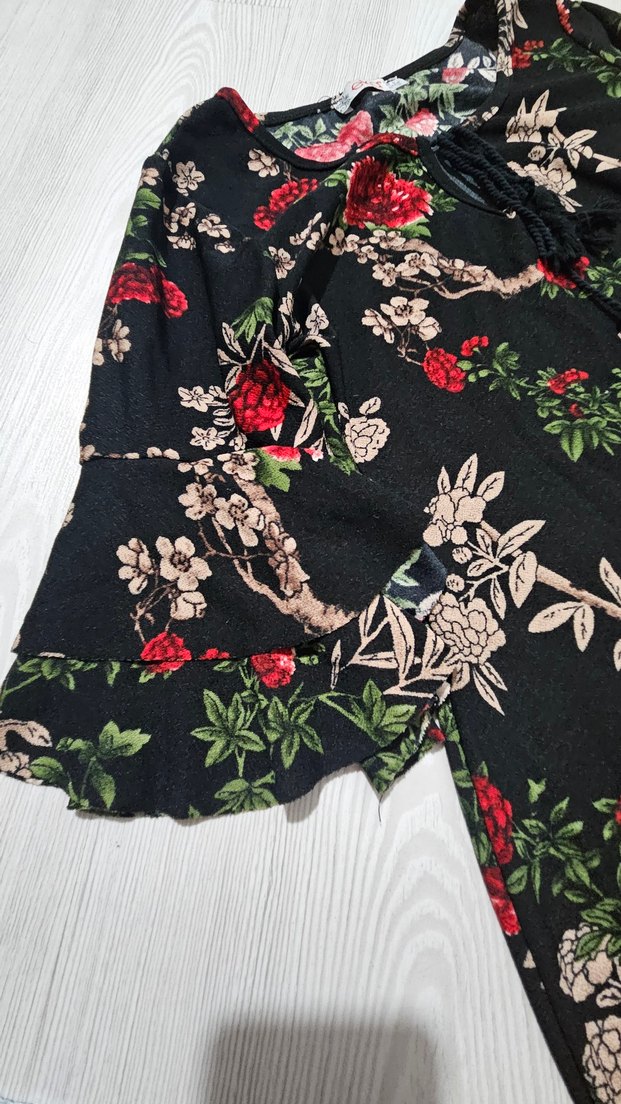 Romantik Çiçek Desenli Siyah bluz — görsel 3/5