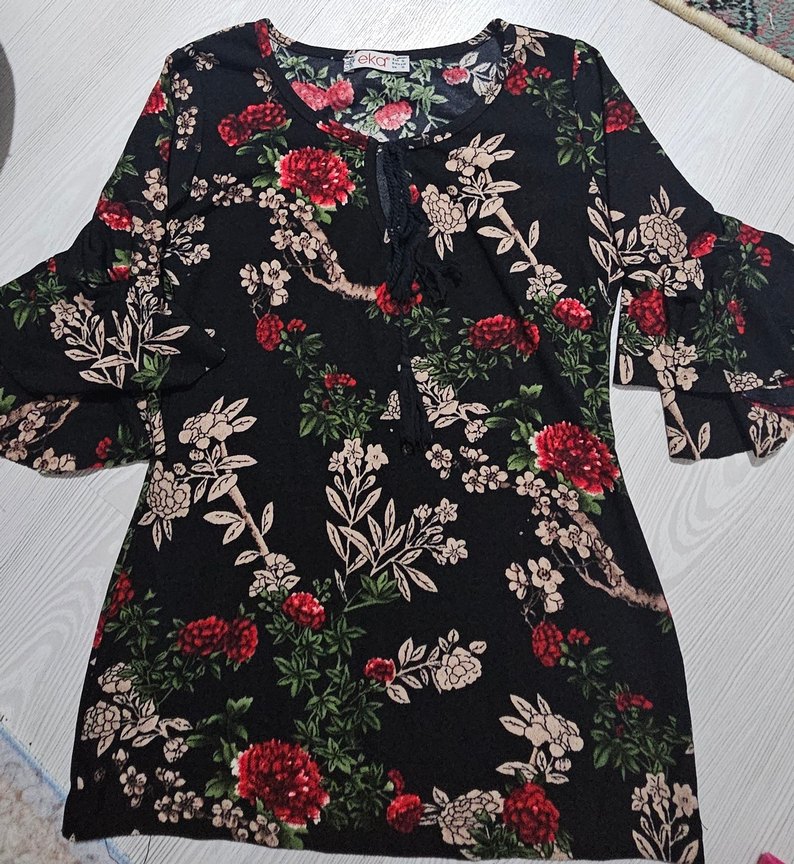 Romantik Çiçek Desenli Siyah bluz — görsel 2/5