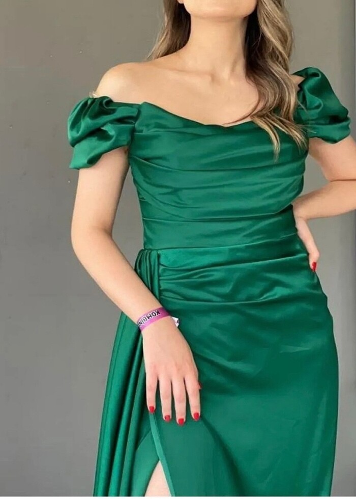 Zümrüt yeşili saten abiye - Görsel 2