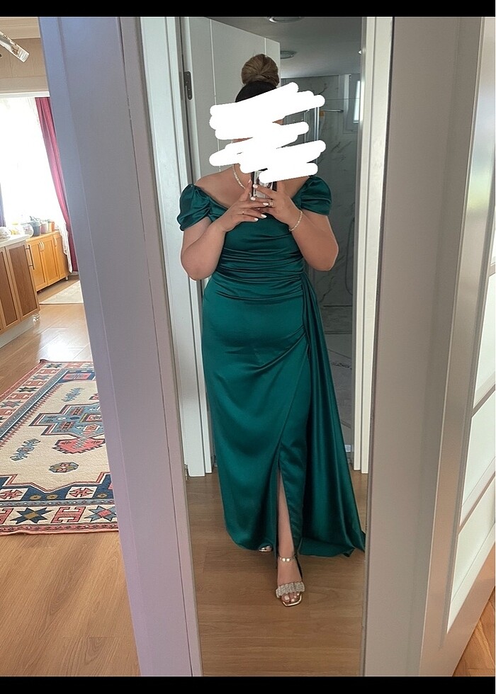 Zümrüt yeşili saten abiye - Görsel 2