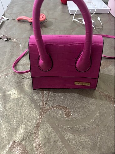 Pembe kol çantası .