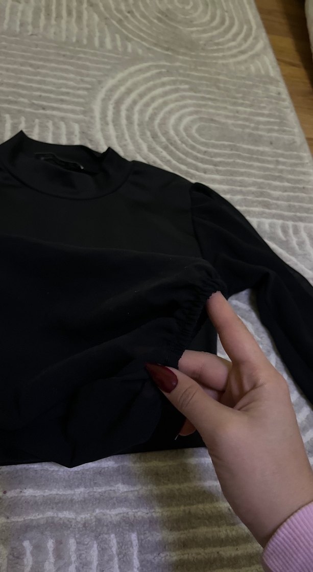 Siyah Uzun Kollu Boğazlı Crop Top - Görsel 3