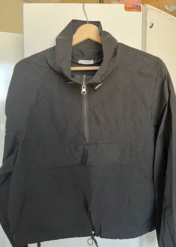 Kadın Siyah Yüksek Yakalı Fermuarlı Yağmurluk - Görsel 2