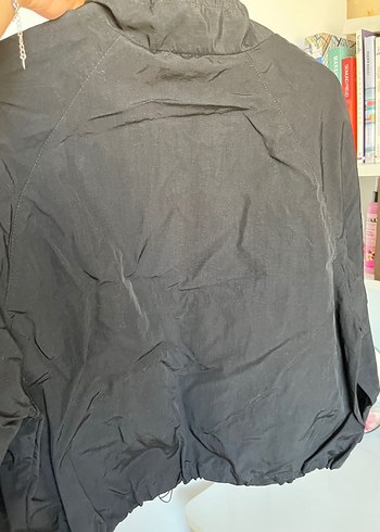 Kadın Siyah Yüksek Yakalı Fermuarlı Yağmurluk - Görsel 3