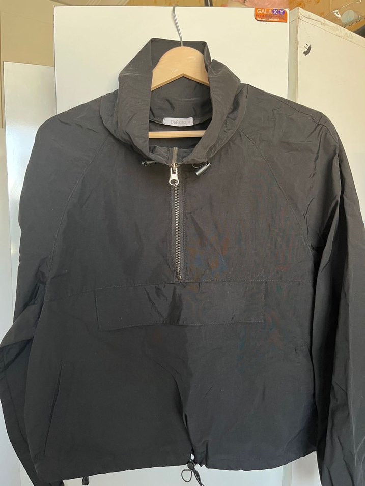 Kadın Siyah Yüksek Yakalı Fermuarlı Yağmurluk - Görsel 2