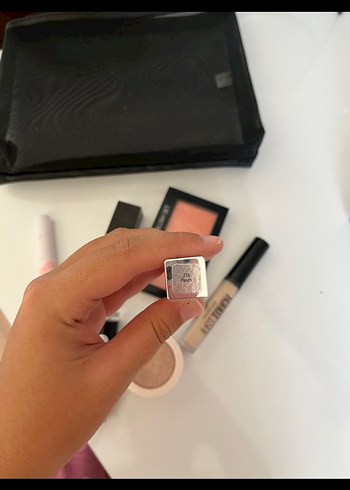 Makyaj Seti ve Siyah Makyaj Çantası - Görsel 5