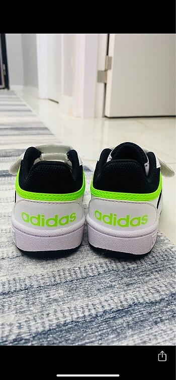 24 Beden Adidas çocuk ayakkabı