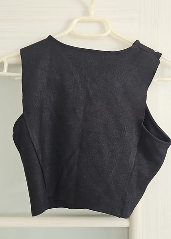 Bershka Sivri Yaka Siyah Süet Mini Crop Top