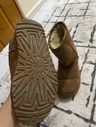 37 Beden Ugg bot