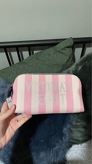 Victoria secret makyaj çantası