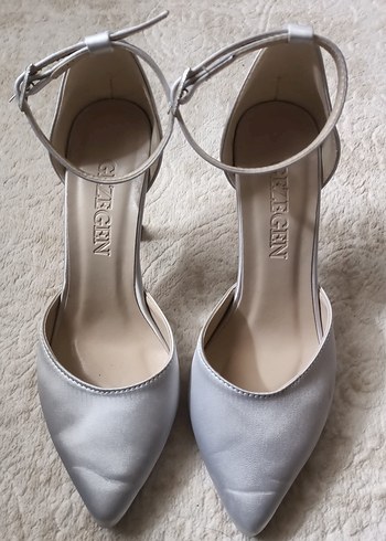 Beyaz Saten Stiletto Tokalı Kadın Abiye Ayakkabı