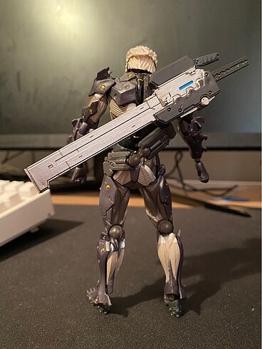 Metal gear rising revoltech raiden figür(bootleg)