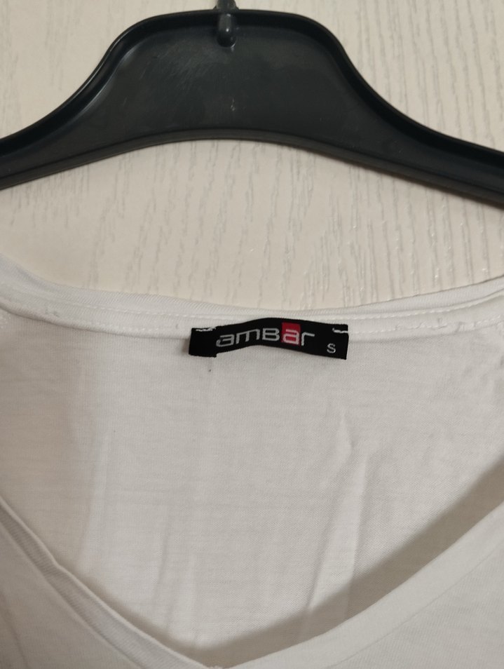 Kadın Beyaz V Yaka Tişört - Görsel 3