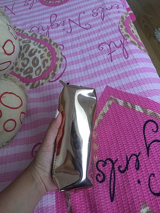 Eklips Çok güzel gold renkli parlak kalemlik. 