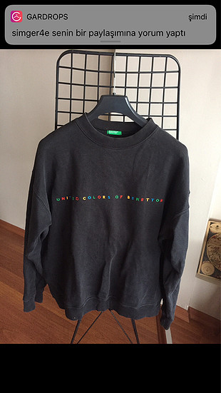 Vintage sweatshirt renginde hafif solma var
