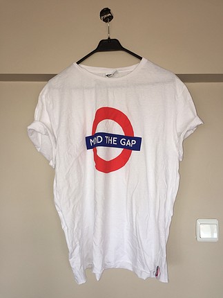 Mind the gap tshirt