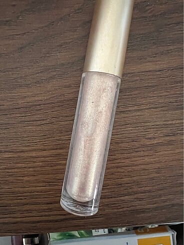 Golden rose golden nude gold rengi dudak parlatıcısı - Görsel 2