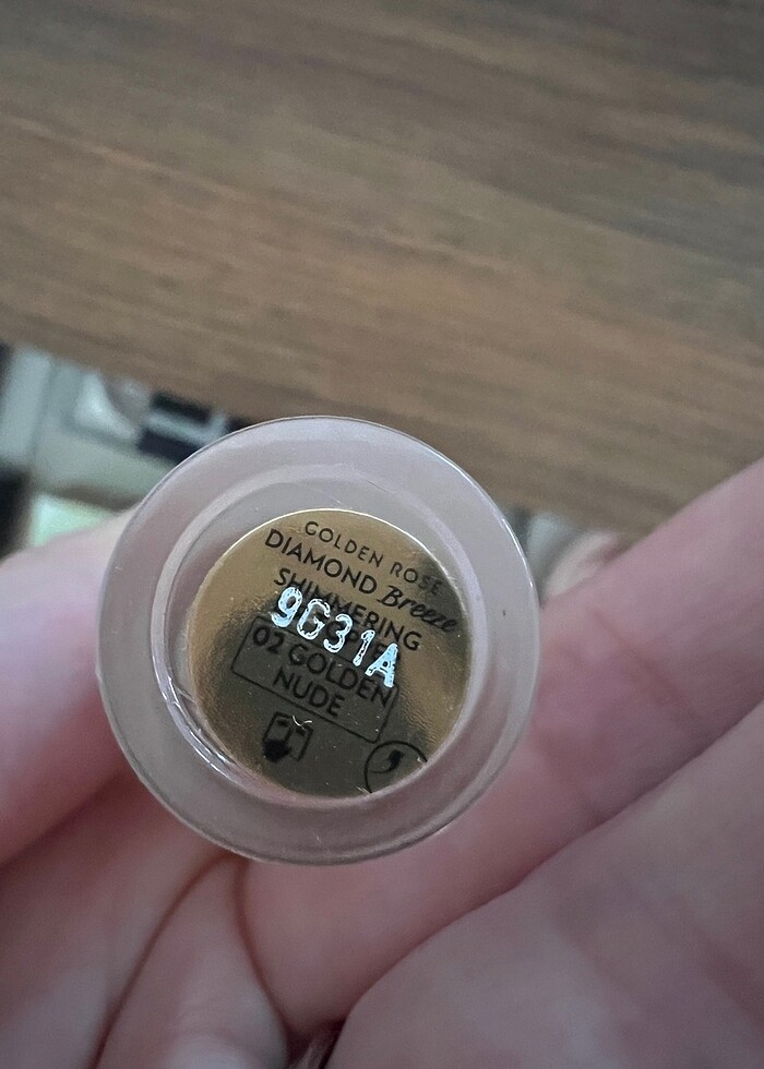 Golden rose golden nude gold rengi dudak parlatıcısı - Görsel 3