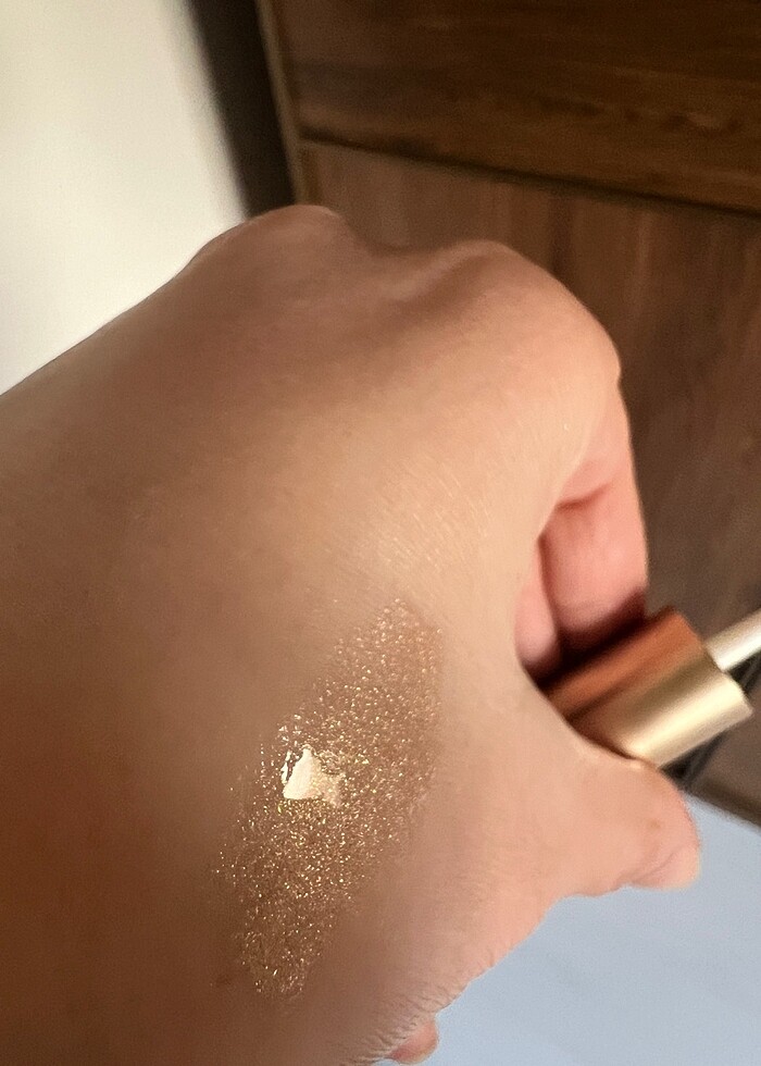 Golden rose golden nude gold rengi dudak parlatıcısı - Görsel 5