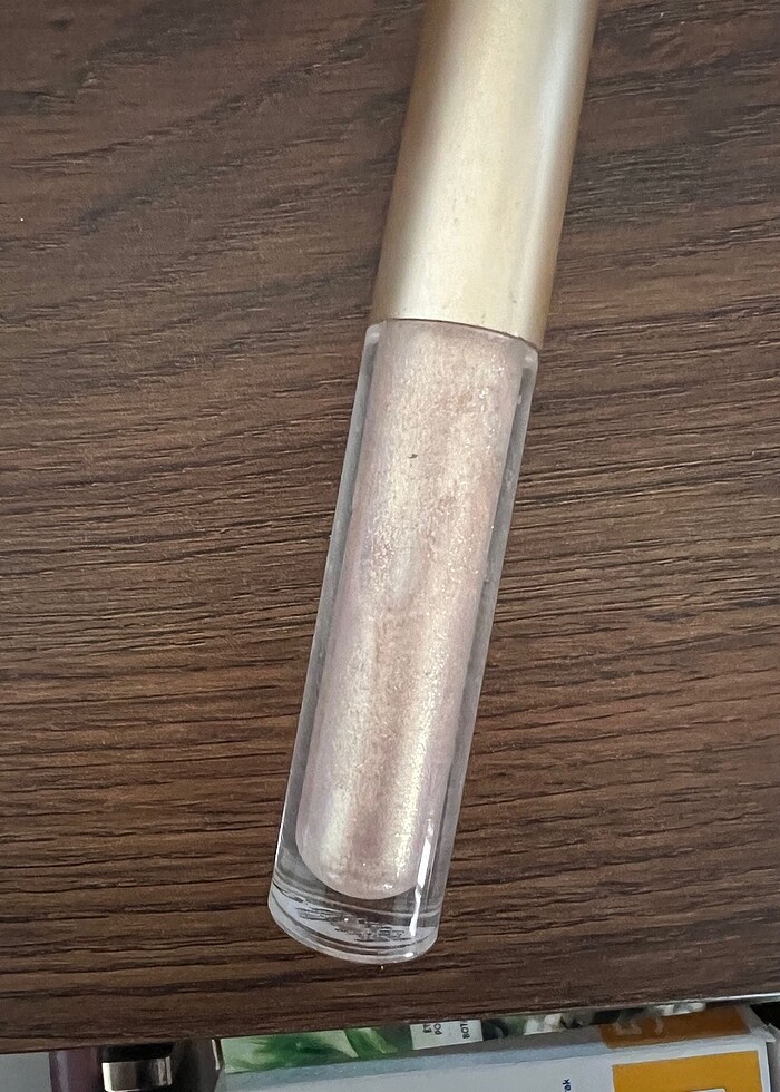 Golden rose golden nude gold rengi dudak parlatıcısı - Görsel 2