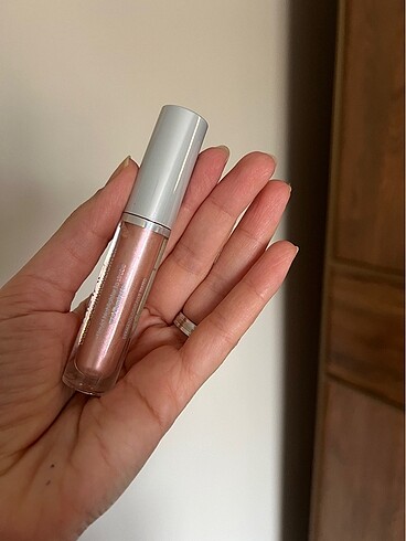 Golden rose liquid glow highlighter 02 rose gold dudak parlatıcı - Görsel 2