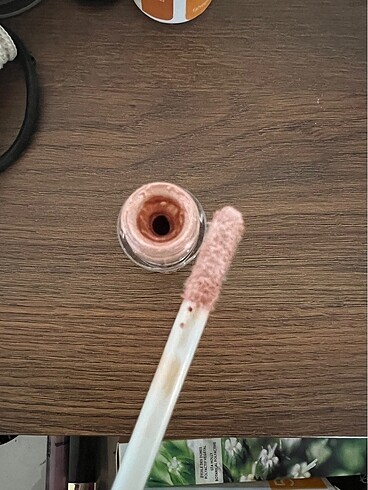 Golden rose liquid glow highlighter 02 rose gold dudak parlatıcı - Görsel 4