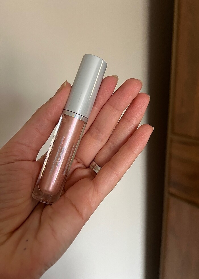 Golden rose liquid glow highlighter 02 rose gold dudak parlatıcı - Görsel 2