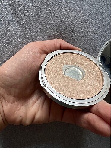 The balm mary-lou manizer aydınlatıcı - Görsel 3
