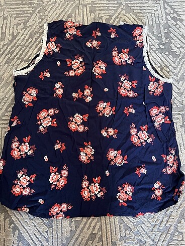 Çiçekli kolsuz bluz - Görsel 5