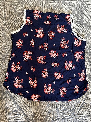 Çiçekli kolsuz bluz - Görsel 6