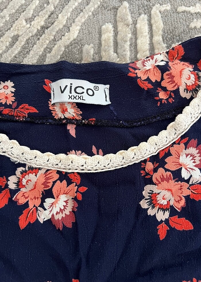 Çiçekli kolsuz bluz - Görsel 2