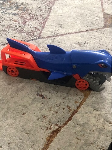 Beden Hotwheels köpek balığı