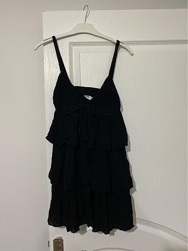 Zara göğüs kısmı örgülü modelli fırfırlı mini elbise