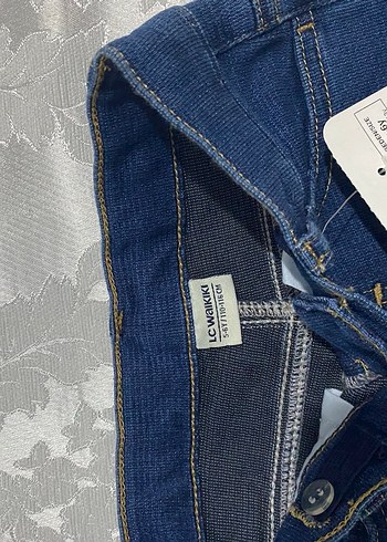 Kızlar için elastik bel detaylı mavi dar kesim kot şort - Görsel 3