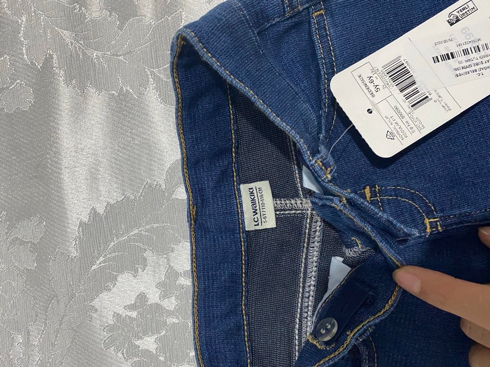 Kızlar için elastik bel detaylı mavi dar kesim kot şort - Görsel 4