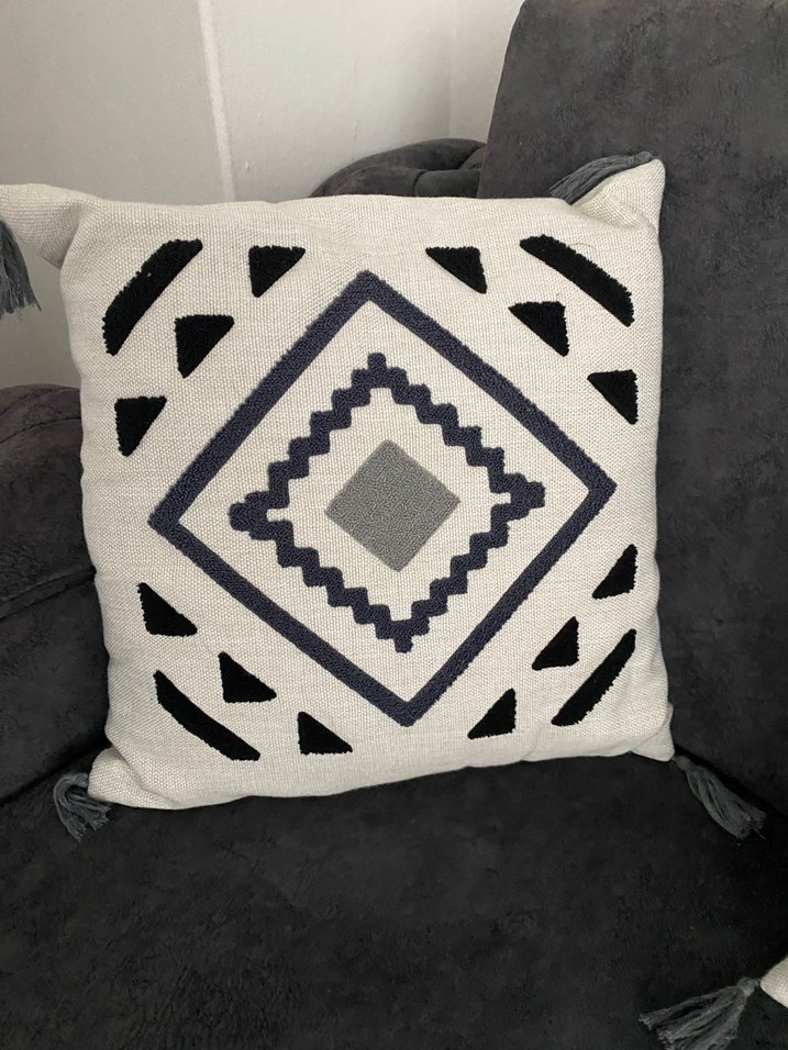 Bohem Nakışlı Gri Beyaz Dekoratif Yastık - Görsel 3