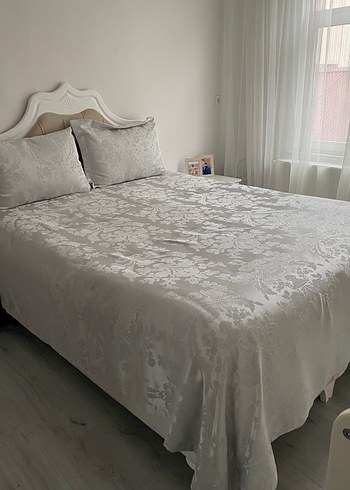 Gri Çiçek Desenli Beyaz Yatak Örtüsü - Görsel 10