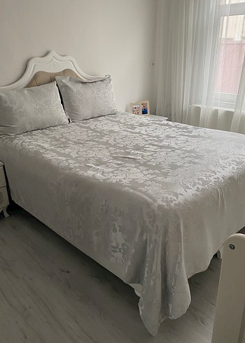 Gri Çiçek Desenli Beyaz Yatak Örtüsü - Görsel 8